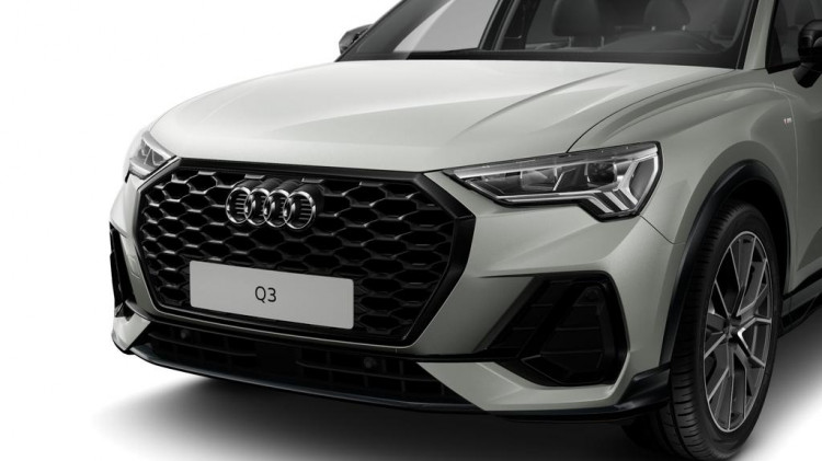 Auto Audi Q3 Sportback Sportback 35 1.5 tfsi Identity Black s-tronic Km 0 in vendita presso concessionaria Frav a 51.500&euro; - foto numero 2