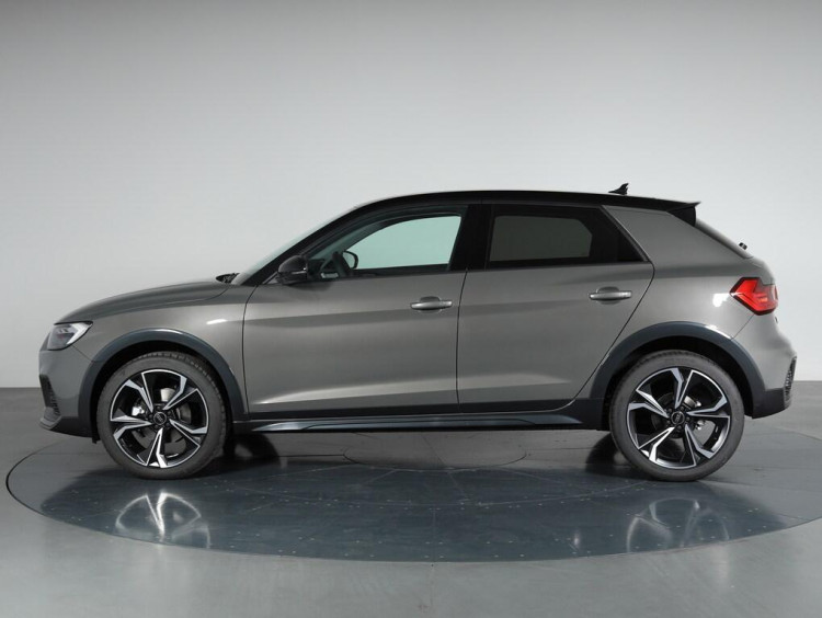 Auto Audi A1 Allstreet allstreet 30 1.0 tfsi Identity Contrast 116cv s tronic Km 0 in vendita presso concessionaria Frav a 33.300&euro; - foto numero 3