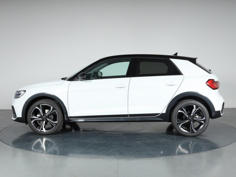 Auto Audi A1 Allstreet allstreet 30 1.0 tfsi Identity Contrast 116cv s tronic Km 0 in vendita presso concessionaria Frav a 32.500&euro; - foto numero 3