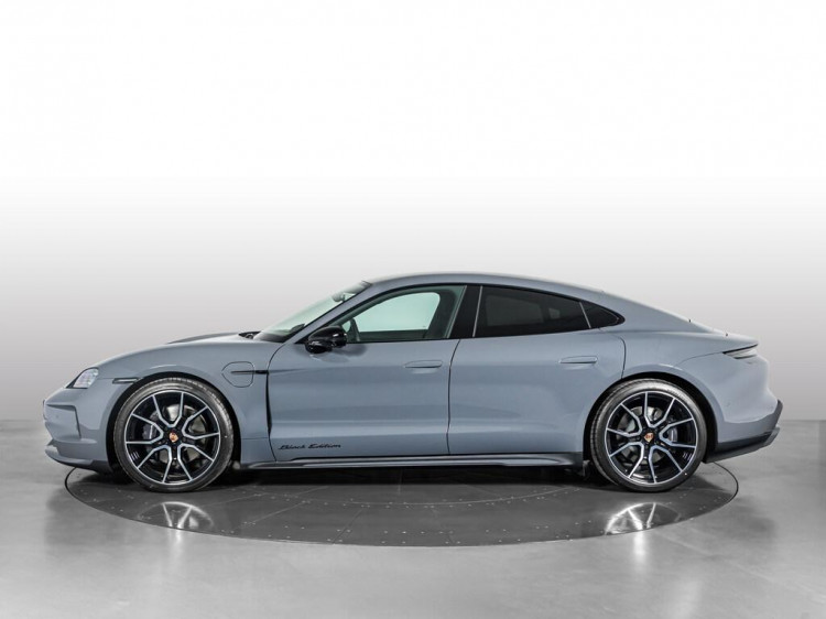 Auto Porsche Taycan 4 Black Edition 5p.ti Nuova in vendita presso concessionaria Frav a 131.168&euro; - foto numero 2