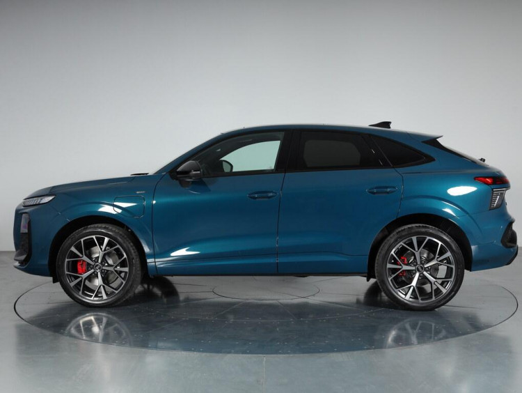 Auto Audi Q3 Sportback Sportback 1.5 e-hybrid Business 272cv stronic Nuova in vendita presso concessionaria Frav a 110.406&euro; - foto numero 3