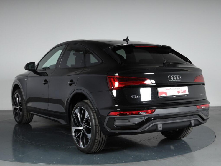 Auto Audi Q5 Sportback Sportback 40 2.0 tdi mhev 12V Identity Black quattro s-tronic Km 0 in vendita presso concessionaria Frav a 60.500&euro; - foto numero 4