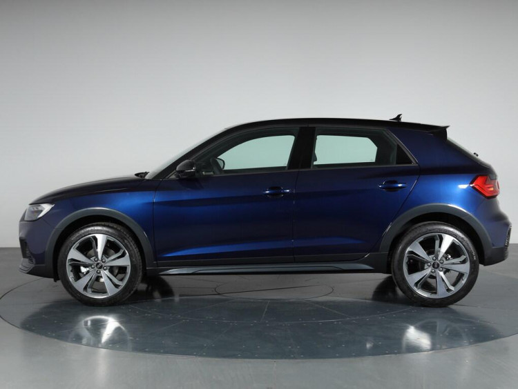 Auto Audi A1 Allstreet allstreet 30 1.0 tfsi Identity Contrast 116cv s tronic Km 0 in vendita presso concessionaria Frav a 33.500&euro; - foto numero 3