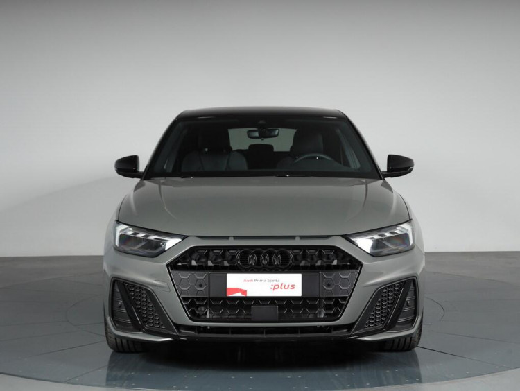 Auto Audi A1 Sportback Sportback 35 1.5 tfsi Identity Black s-tronic Km 0 in vendita presso concessionaria Frav a 35.000&euro; - foto numero 2