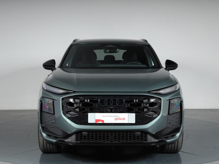 Auto Audi Q3 1.5 e-hybrid S line edition 272cv s-tronic Km 0 in vendita presso concessionaria Frav a 58.500&euro; - foto numero 2