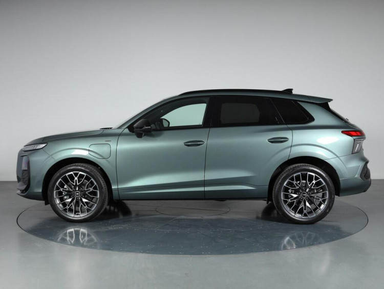 Auto Audi Q3 1.5 e-hybrid S line edition 272cv s-tronic Km 0 in vendita presso concessionaria Frav a 58.500&euro; - foto numero 3