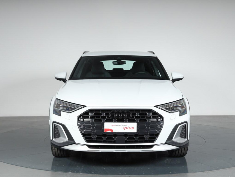 Auto Audi A3 Allstreet allstreet 35 1.5 tfsi mhev Identity Contrast s-tronic Km 0 in vendita presso concessionaria Frav a 39.900&euro; - foto numero 2