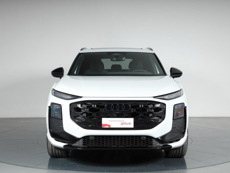 Auto Audi Q3 2.0 tdi S line edition 150cv s-tronic Km 0 in vendita presso concessionaria Frav a 60.900&euro; - foto numero 2