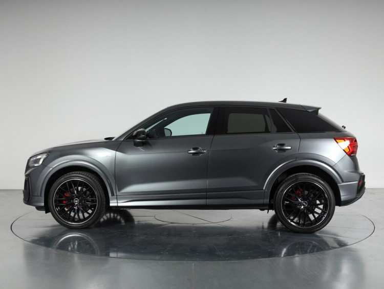 Auto Audi Q2 35 2.0 tdi Identity Black s-tronic Km 0 in vendita presso concessionaria Frav a 43.500&euro; - foto numero 3