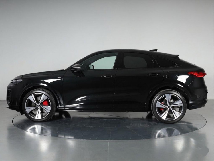 Auto Audi Q5 Sportback Sportback 2.0 e-hybrid S line edition quattro 299cv s-tronic Aziendale in vendita presso concessionaria Frav a 84.800&euro; - foto numero 3