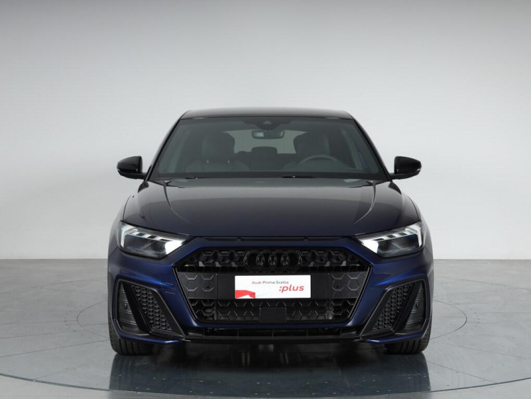 Auto Audi A1 Sportback Sportback 30 1.0 tfsi Identity Black 116cv s-tronic Km 0 in vendita presso concessionaria Frav a 33.900&euro; - foto numero 2