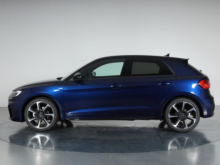 Auto Audi A1 Sportback Sportback 30 1.0 tfsi Identity Black 116cv s-tronic Km 0 in vendita presso concessionaria Frav a 33.900&euro; - foto numero 3