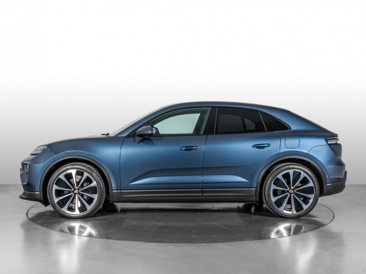 Auto Porsche Macan 4 Electric 4 Km 0 in vendita presso concessionaria Frav a 112.500&euro; - foto numero 2