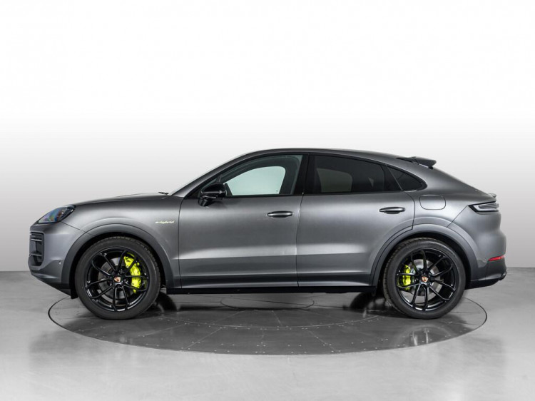 Auto Porsche Cayenne E-Hybrid Coupe 3.0 e-hybrid tiptronic Km 0 in vendita presso concessionaria Frav a 145.000&euro; - foto numero 2