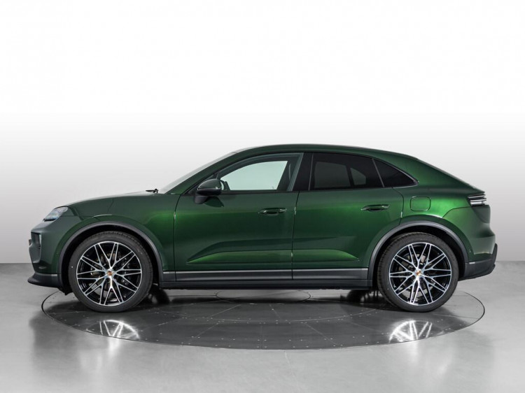 Auto Porsche Macan 4 Electric 4 Km 0 in vendita presso concessionaria Frav a 105.000&euro; - foto numero 2